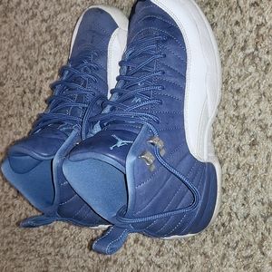 Air Jordan 12 size 4 youth